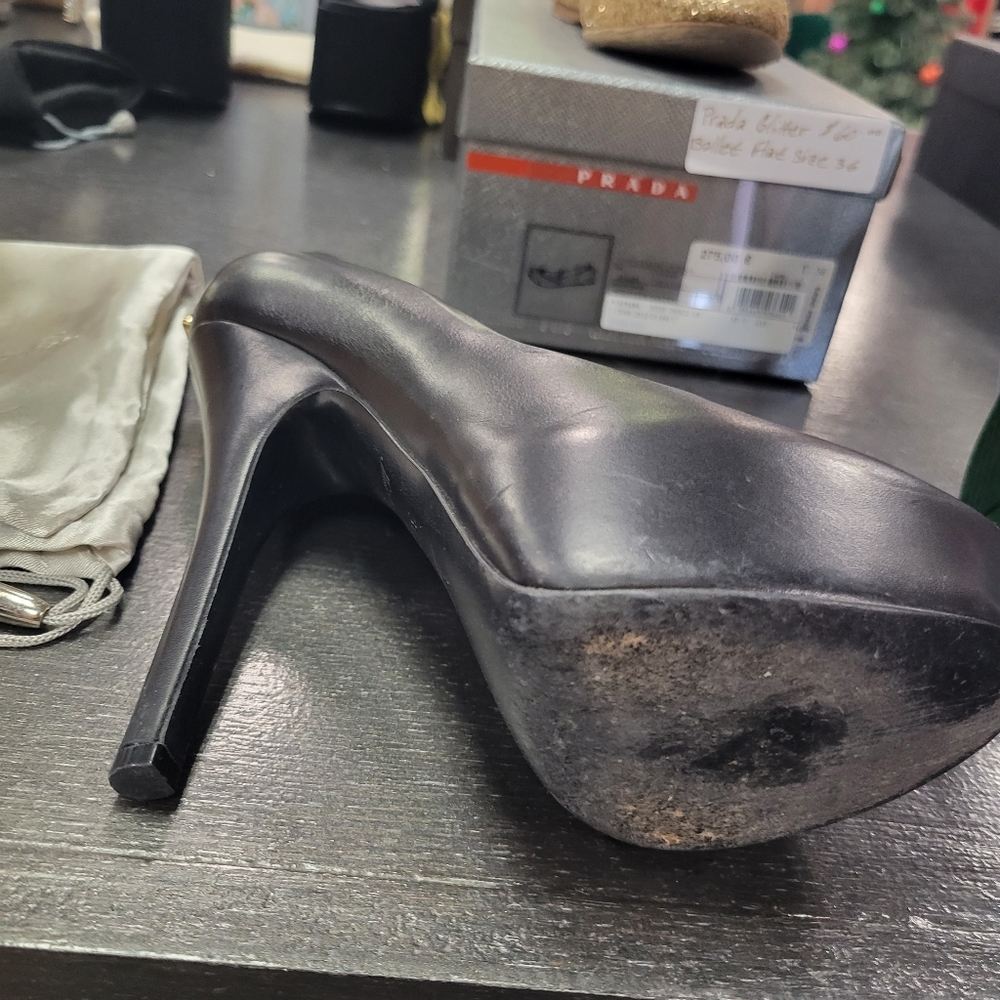 Louis Vuitton pumps - Picture 3 of 3